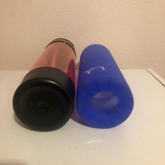 ⭐️ Sold ⭐️ VS Pink water bottle bundle - Picture 5 of 5